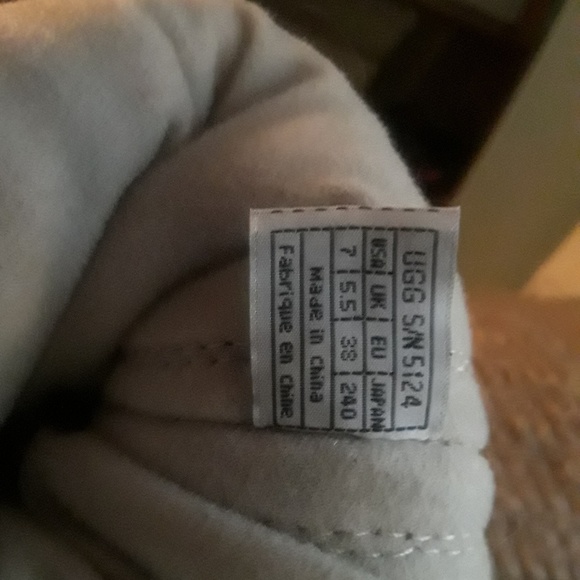 (SOLD) Ugg boots - Picture 8 of 8